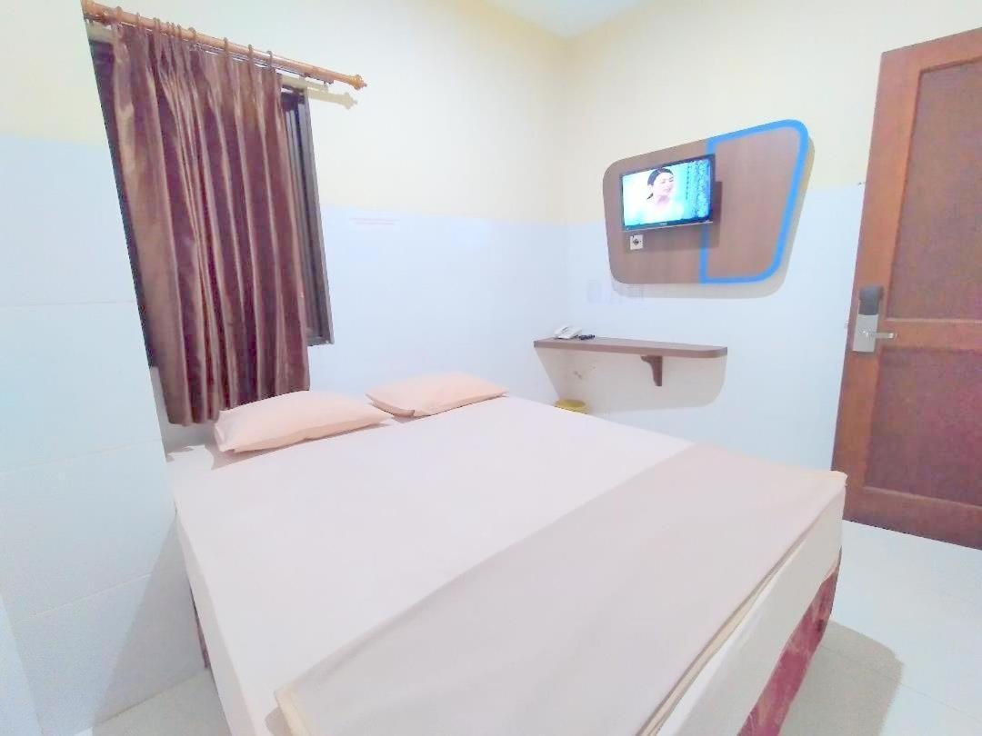 Golden Inn Ambon Extérieur photo
